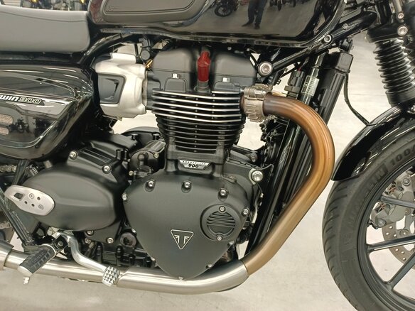 2023 Triumph Speed Twin, чёрный, 930000 рублей - вид 9