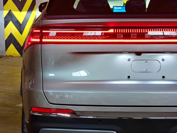 2026 Geely Galaxy M7, серый - вид 9