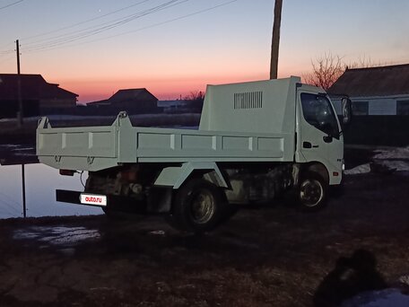 2014 Toyota Dyna, белый, 3000000 рублей, вид 4