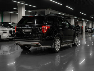 2017 Ford Explorer V Рестайлинг, чёрный, 3300000 рублей, вид 5