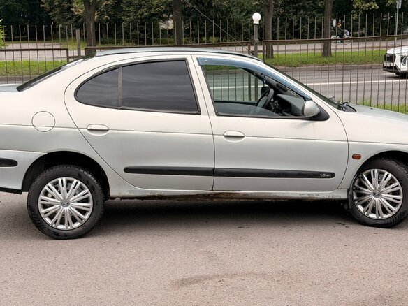 2003 Renault Megane I Рестайлинг, серебристый, 190000 рублей - вид 1