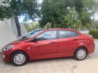 2015 Hyundai Solaris I Рестайлинг, красный, 920000 рублей, вид 4