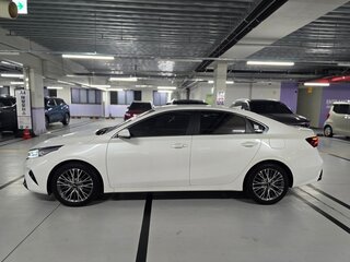 2021 Kia K3 II Рестайлинг, белый, 1238017 рублей, вид 4
