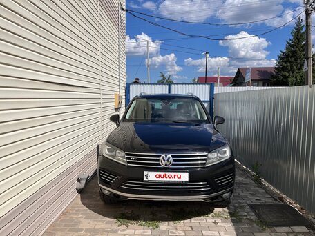 2017 Volkswagen Touareg II Рестайлинг, чёрный, 3490000 рублей, вид 1