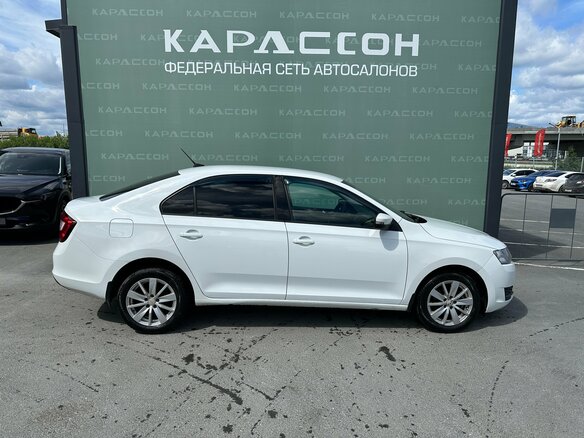 2018 Skoda Rapid I Рестайлинг, белый, 840000 рублей - вид 3