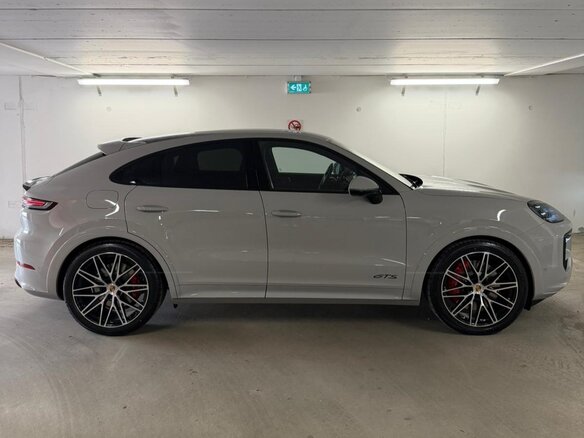 2026 Porsche Cayenne GTS Coupé III Рестайлинг, серый, 29490000 рублей - вид 1