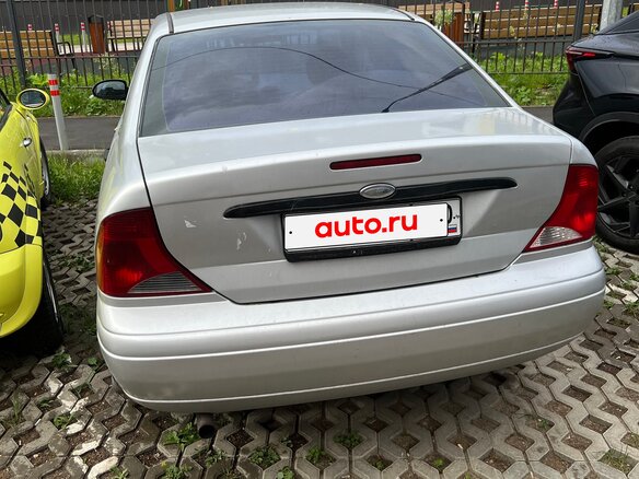 2004 Ford Focus I (North America), серебристый - вид 3