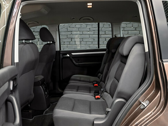 2012 Volkswagen Touran I Рестайлинг 2, коричневый, 1100000 рублей - вид 18