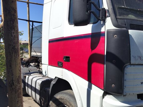 1995 Volvo FH, белый, 700000 рублей, вид 1