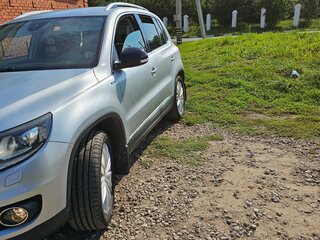 2013 Volkswagen Tiguan I Рестайлинг, серебристый, 1550000 рублей, вид 1