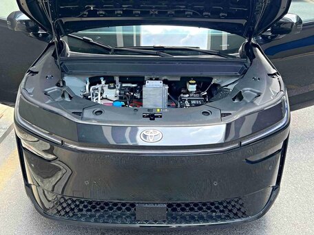 2026 Toyota bZ3X 58.3 kWh, чёрный, 2953010 рублей, вид 4
