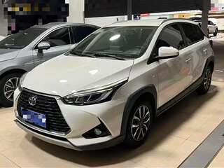 2022 Toyota Yaris L X XP150 Рестайлинг, белый, 875000 рублей, вид 1