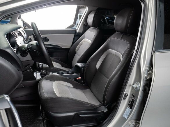 2017 Kia Ceed II Рестайлинг, серебристый, 1220000 рублей - вид 9
