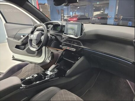 2022 Peugeot 2008 II, белый, 1990000 рублей, вид 5