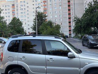 2015 Chevrolet Niva I Рестайлинг, серебристый, 610000 рублей, вид 3