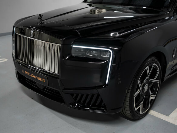 2025 Rolls-Royce Cullinan Black Badge I Рестайлинг (Series II), чёрный, 72000000 рублей - вид 4