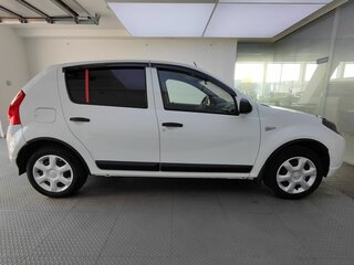 2013 Renault Sandero I, белый, 465000 рублей, вид 4