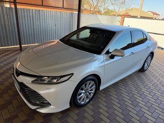 2019 Toyota Camry VIII (XV70), белый, 2400000 рублей, вид 1
