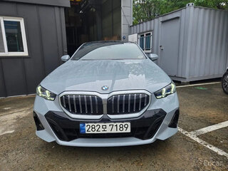 2023 BMW 5 серии 520i VIII (G60/G61/G68), серый, 6036340 рублей, вид 2