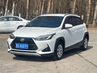 2022 Toyota Yaris IV, белый, 1195000 рублей, вид 1