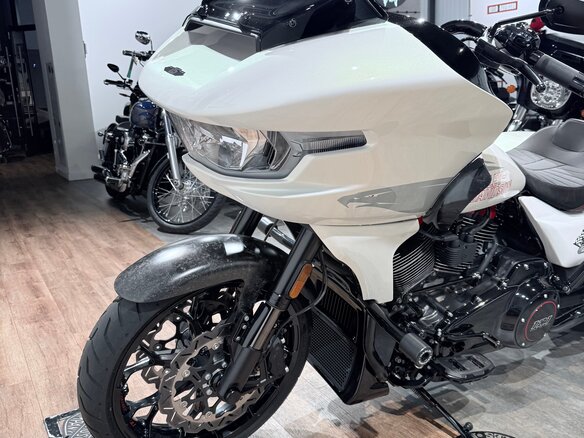 2024 Harley-Davidson CVO Road Glide ST, белый, 4799000 рублей - вид 9