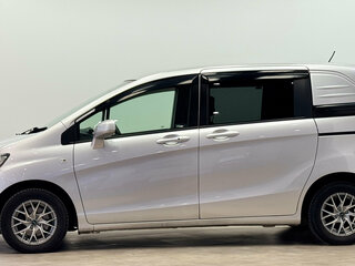2010 Honda Freed Spike I Рестайлинг, серебристый, 970000 рублей, вид 3