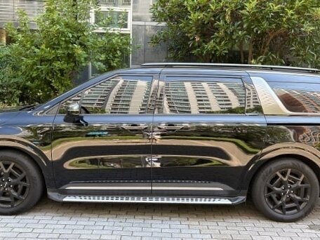 2023 Kia Carnival IV Рестайлинг, чёрный, 6323000 рублей, вид 2