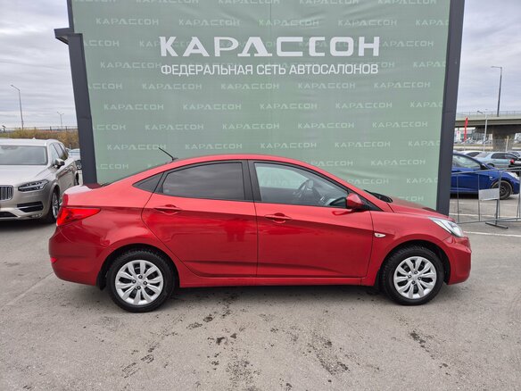 2013 Hyundai Solaris I, красный, 685000 рублей - вид 3