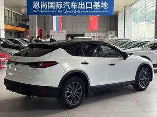 2022 Mazda CX-4 I Рестайлинг, белый, 2347000 рублей, вид 3
