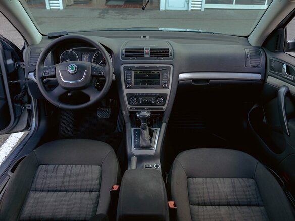 2012 Skoda Octavia II (A5) Рестайлинг, серый, 955000 рублей - вид 15