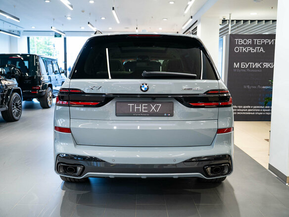 2025 BMW X7 40d I (G07) Рестайлинг, серый - вид 5