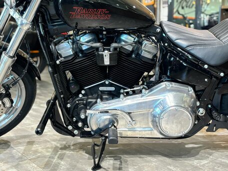 2024 Harley-Davidson Softail Standard, чёрный, 1890000 рублей, вид 3