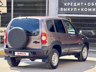 2017 Chevrolet Niva I Рестайлинг, серый, 599999 рублей, вид 4