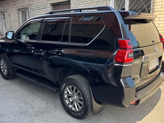 2021 Toyota Land Cruiser Prado 150 Series Рестайлинг 3, чёрный, 6190000 рублей, вид 4
