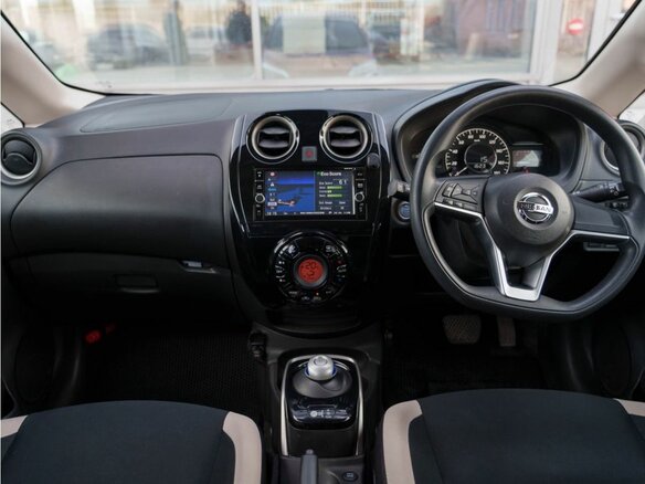 2018 Nissan Note e-Power II Рестайлинг, красный, 1155000 рублей - вид 12