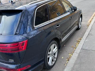 2015 Audi Q7 II (4M), чёрный, 2490000 рублей, вид 4