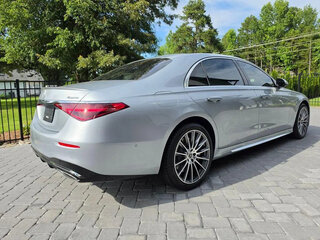 2026 Mercedes-Benz S-Класс 580 Long 4MATIC VII (W223), серебристый, 16885300 рублей, вид 5