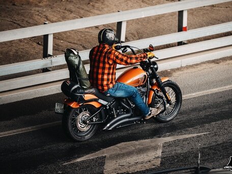 2021 Harley-Davidson Street Bob, оранжевый, 1740000 рублей, вид 4