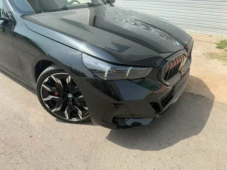 2026 BMW 5 серии 540d xDrive VIII (G60/G61/G68), чёрный, 14190000 рублей, вид 4