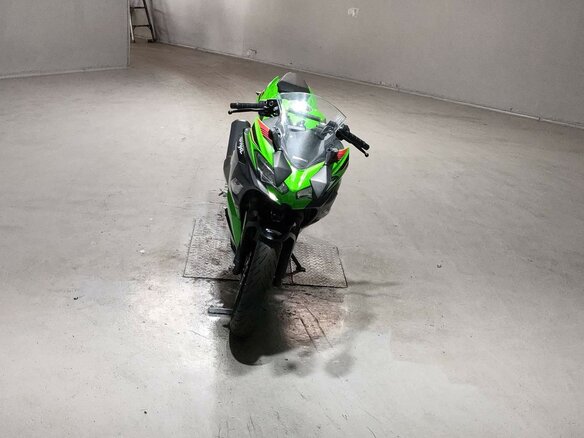 2020 Kawasaki Ninja 400, зелёный, 699000 рублей - вид 2