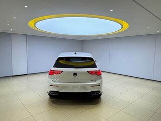 2023 Volkswagen Golf VIII, белый, 1850000 рублей, вид 5
