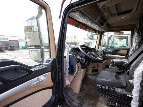 2024 Sinotruk Howo 4X2, чёрный, 9300000 рублей, вид 5
