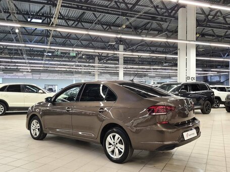 2021 Volkswagen Polo VI, коричневый, 1744000 рублей, вид 4