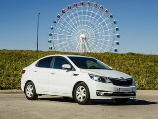 2016 Kia Rio III Рестайлинг, белый, 1090000 рублей, вид 5