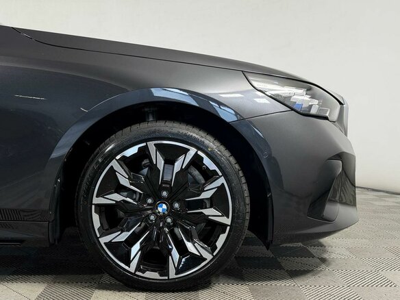 2023 BMW 5 серии 520i VIII (G60/G61/G68), серый, 5849000 рублей - вид 6