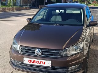 2017 Volkswagen Polo V Рестайлинг, коричневый, 1360000 рублей, вид 3