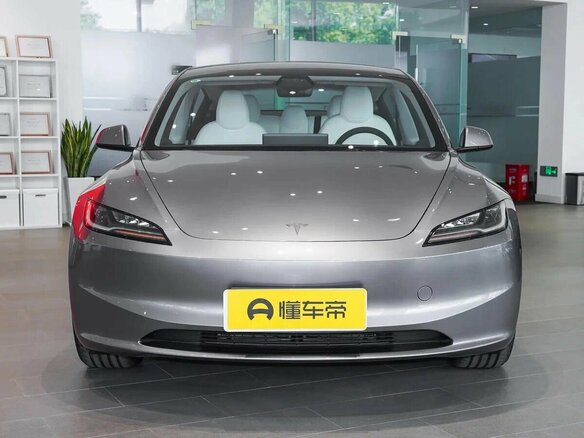 2025 Tesla Model 3 Long Range I Рестайлинг, серебристый, 8366500 рублей - вид 1