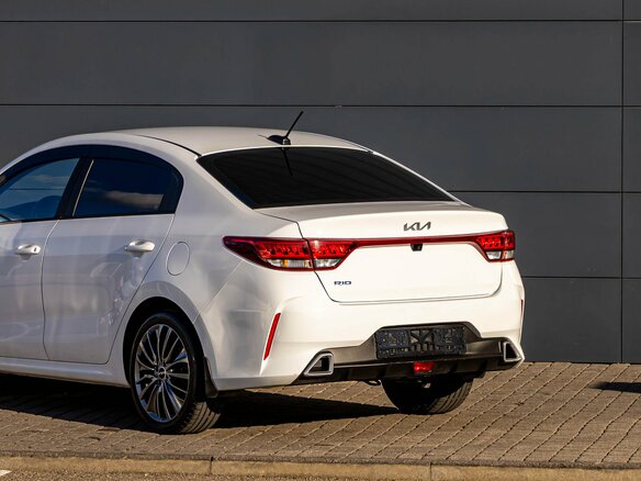 2021 Kia Rio IV Рестайлинг, белый, 1555000 рублей - вид 9