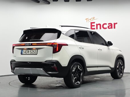 2023 Kia Seltos I Рестайлинг, белый, 2230000 рублей, вид 3