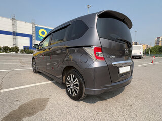 2014 Honda Freed I Рестайлинг 2, серебристый, 1300000 рублей, вид 2